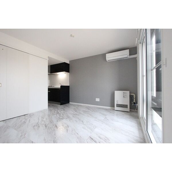 居室・リビング　シックな内装のお部屋です♪