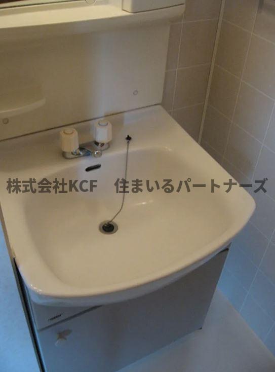 洗面設備　独立洗面台、朝の身支度には欠かせません