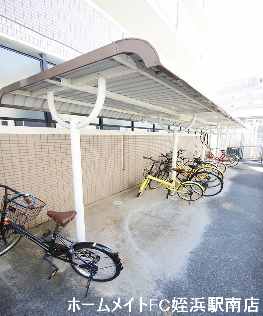 駐車場　★屋根付きの駐輪場もあります★