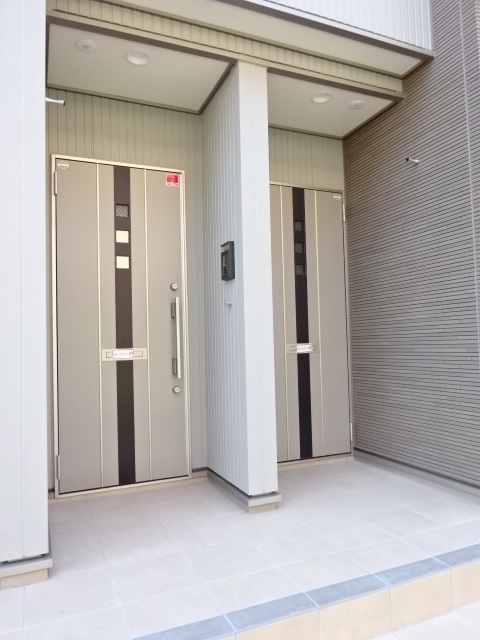 エントランス　同施工会社、同型タイプです