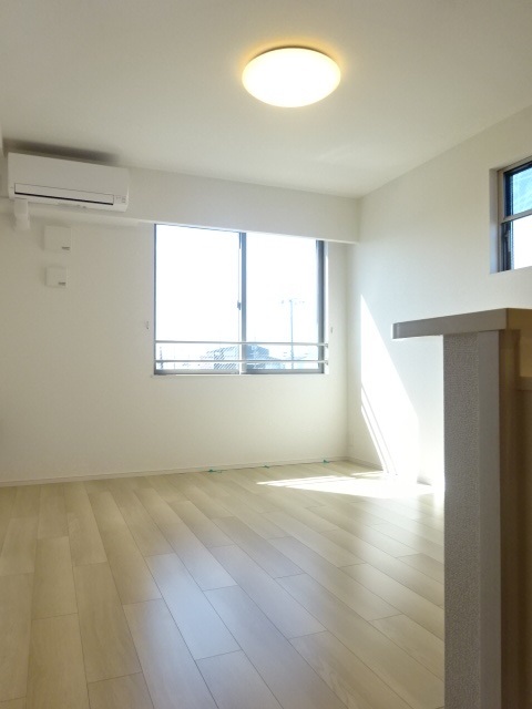 居室・リビング　同施工会社、同型タイプです