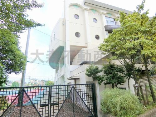 小学校　区立大森第一小学校（小学校）まで526m
