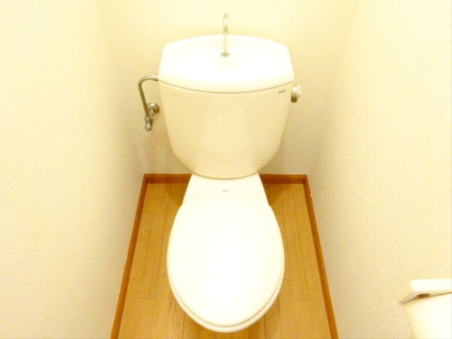 東急田園都市線 駒沢大学駅 徒歩8分 2階建 築33年のトイレ写真