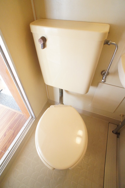 トイレ　清潔感ある洋式トイレです☆丸洗い可能でお掃除も楽々！！