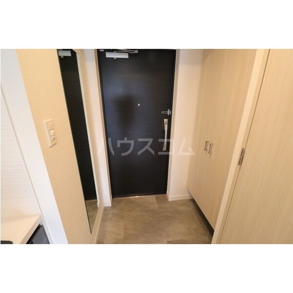 コンフォリア・リヴ新大阪Qの玄関写真
