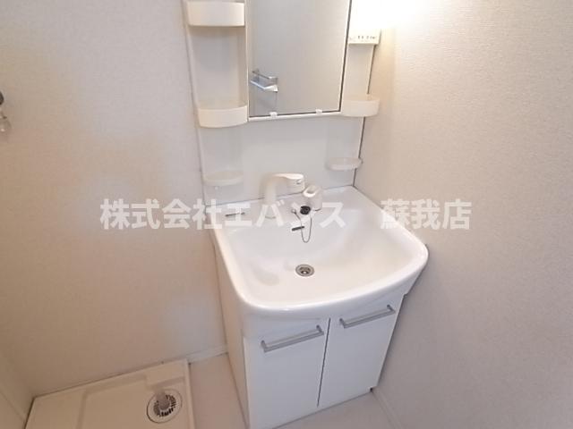 洗面設備　朝の支度にも助かる、独立の洗髪洗面化粧台