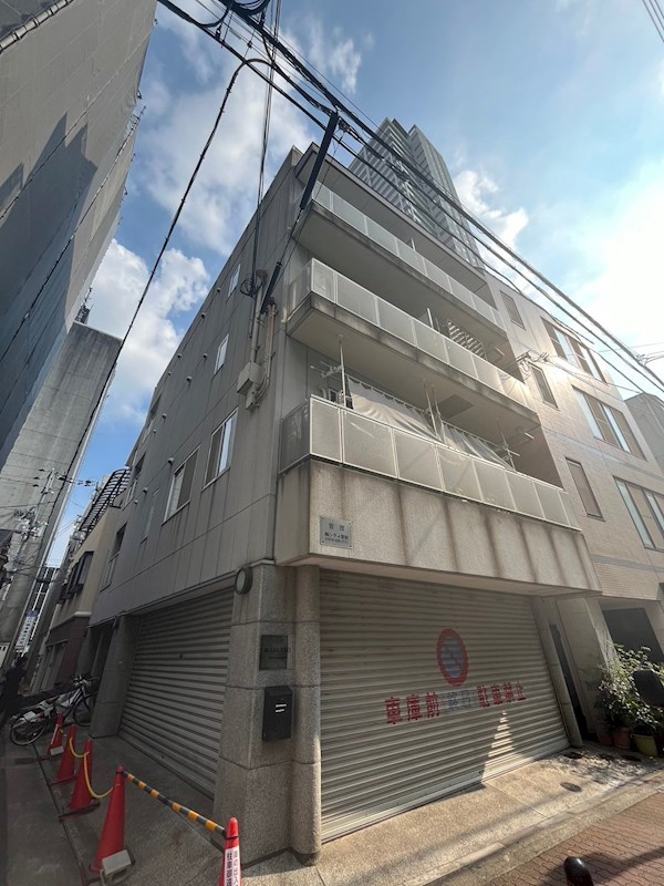 新井マンションの外観写真