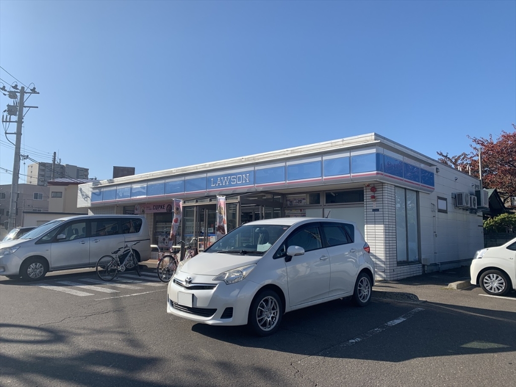 コンビニ　ローソン 青森篠田二丁目店（コンビニ）まで259m