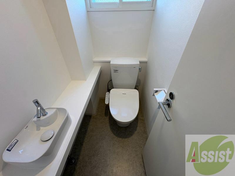 トイレ　こちらはトイレです。清潔感があり、安心して使用できます。