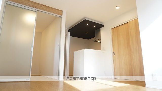 LIVEFLAT 下荒井の居間写真