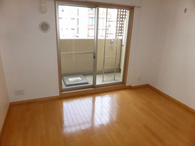 居室・リビング　写真は同マンションの別のお部屋のものです