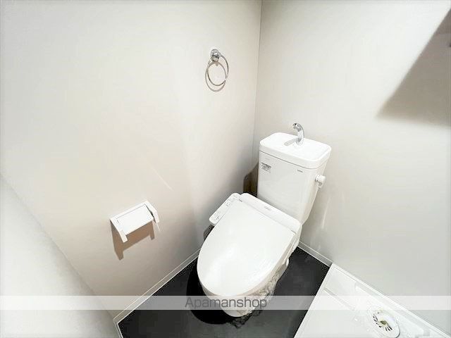 東京メトロ東西線 葛西駅 徒歩9分 2階建 築8年のトイレ写真