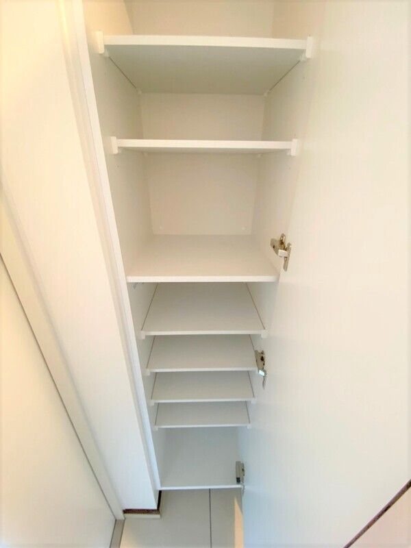 玄関　同物件別部屋写真