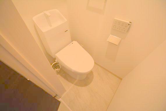 トイレ　綺麗なトイレにはウォシュレット標準装備です。