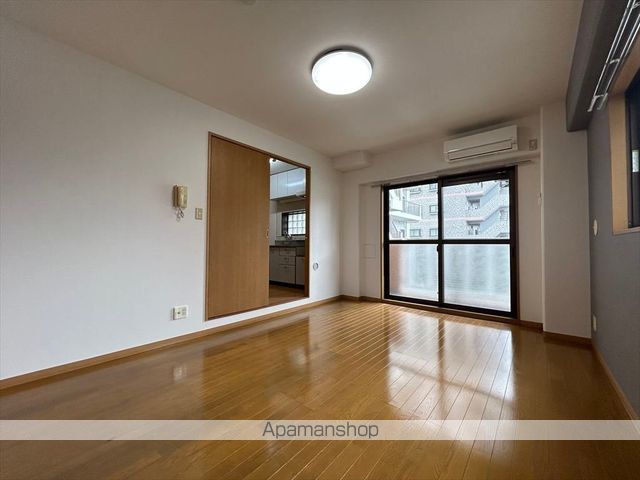中田マンションの居間写真