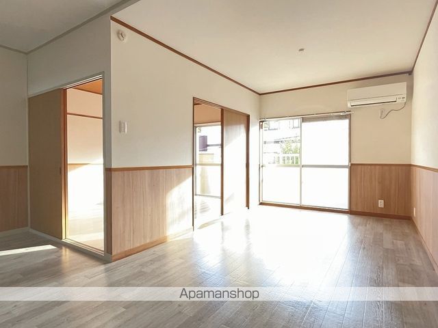 コンフォール蜆塚の居間写真