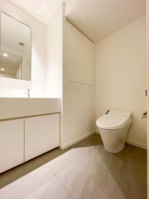 トイレ　※写真は同タイプ住戸です。