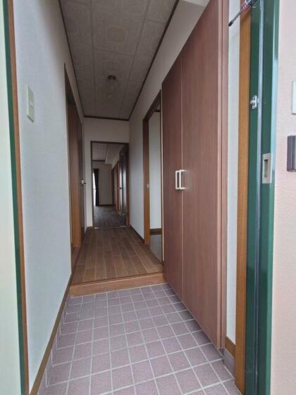 エントランス　※別号室の写真です。現況優先となります。