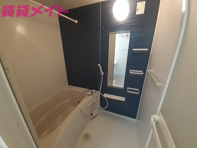 バス・シャワールーム　同物件別部屋参考写真です。