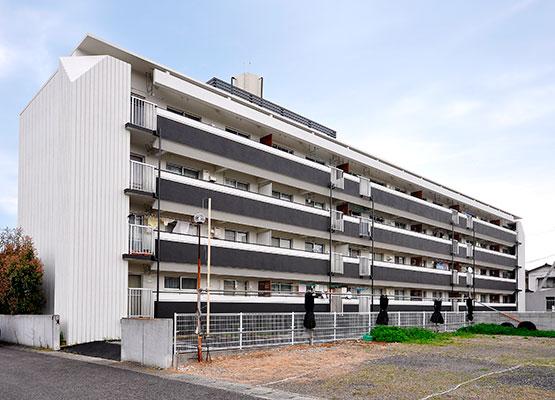 【ピース・シーサイド黒崎の建物外観】