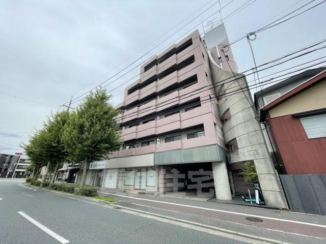 京都市北区衣笠御所ノ内町のマンションの建物外観