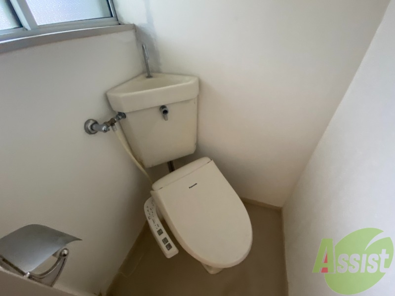 トイレ　嬉しいウォシュレット機能付きです。シャワートイレは便利ですね