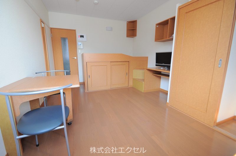 居室・リビング　家具・家電付きのお部屋です。