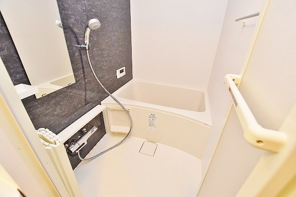 バス・シャワールーム　★追焚機能＆浴室乾燥機付き浴室★