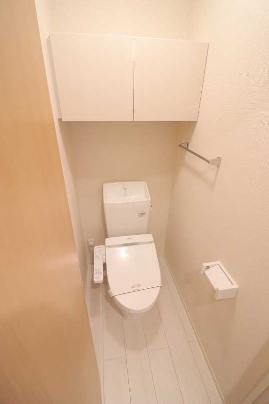 トイレ　＊同物件、別部屋になります。