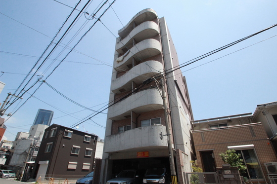 広島市南区金屋町のマンションの建物外観
