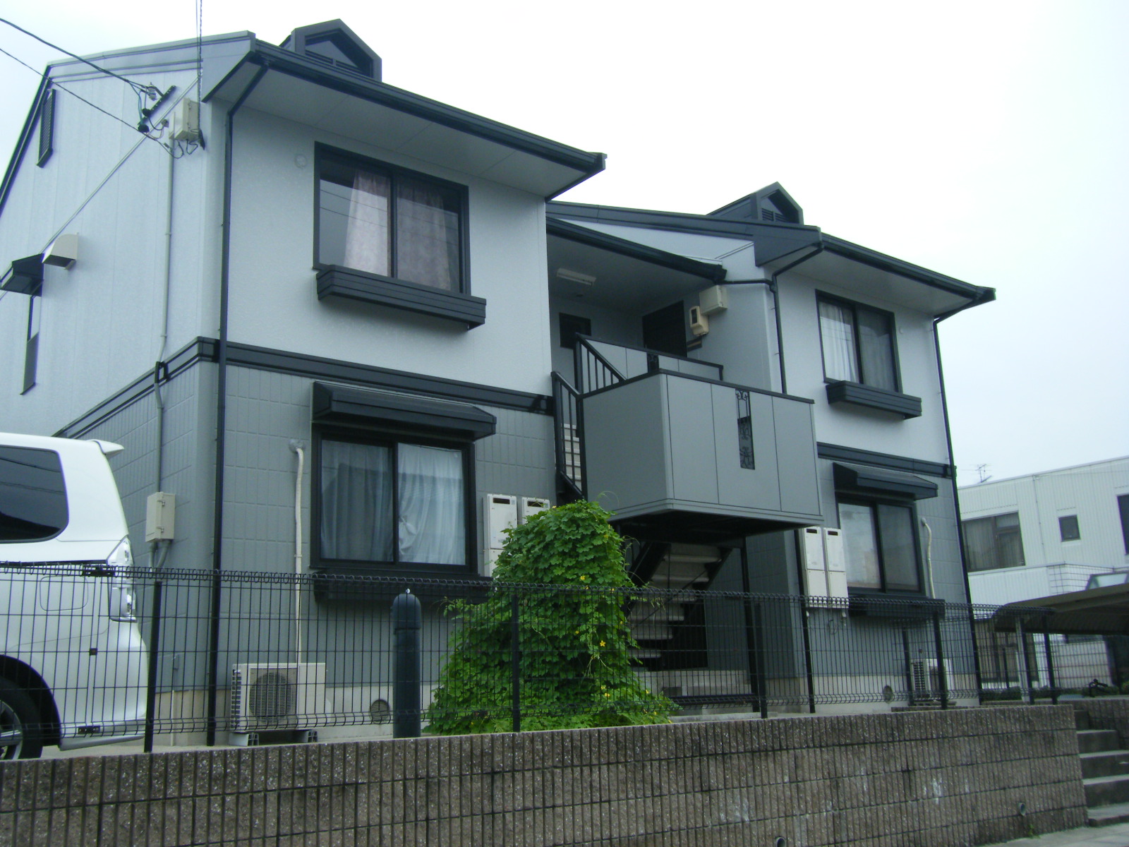 鈴鹿市神戸のアパートの建物外観