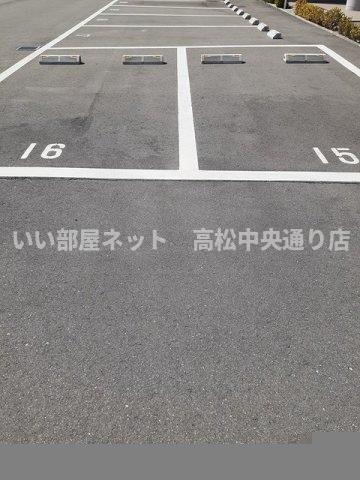 【マルベル宇多津の駐車場】