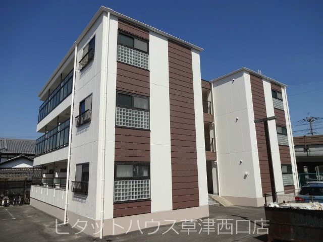 前田マンションの建物外観