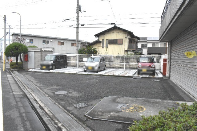 【オーネストの駐車場】