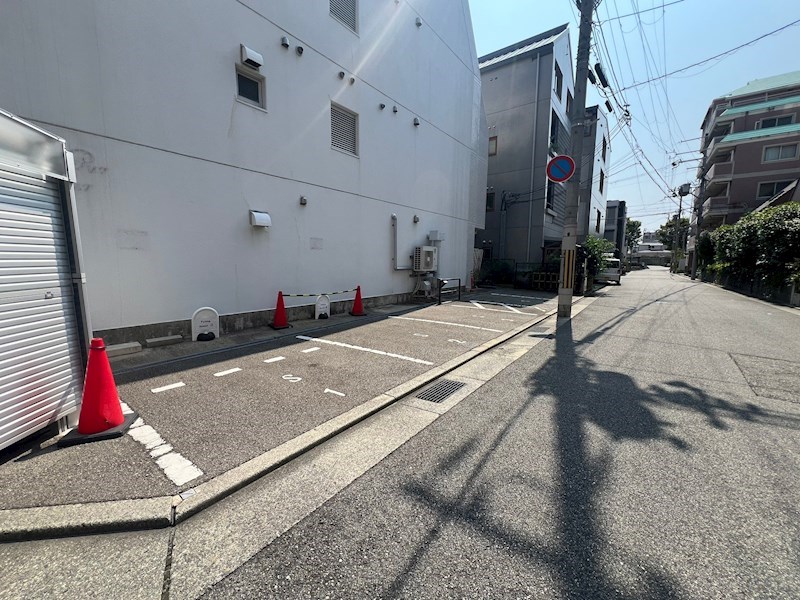 【芦屋市大桝町のマンションの駐車場】