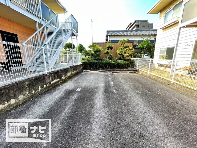 【フォブール吉峰Ａの駐車場】