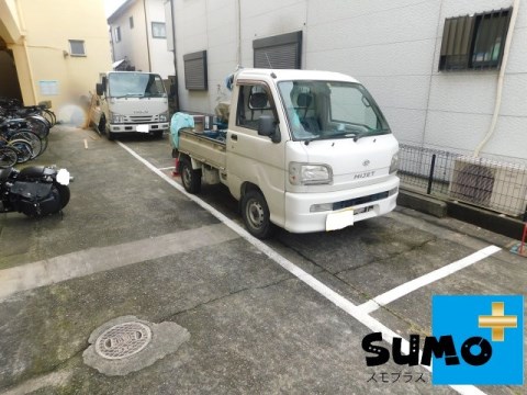 【吉田マンションの駐車場】