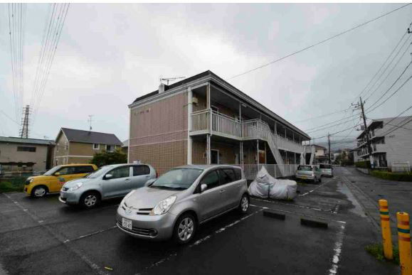 【南足柄市岩原のアパートの駐車場】