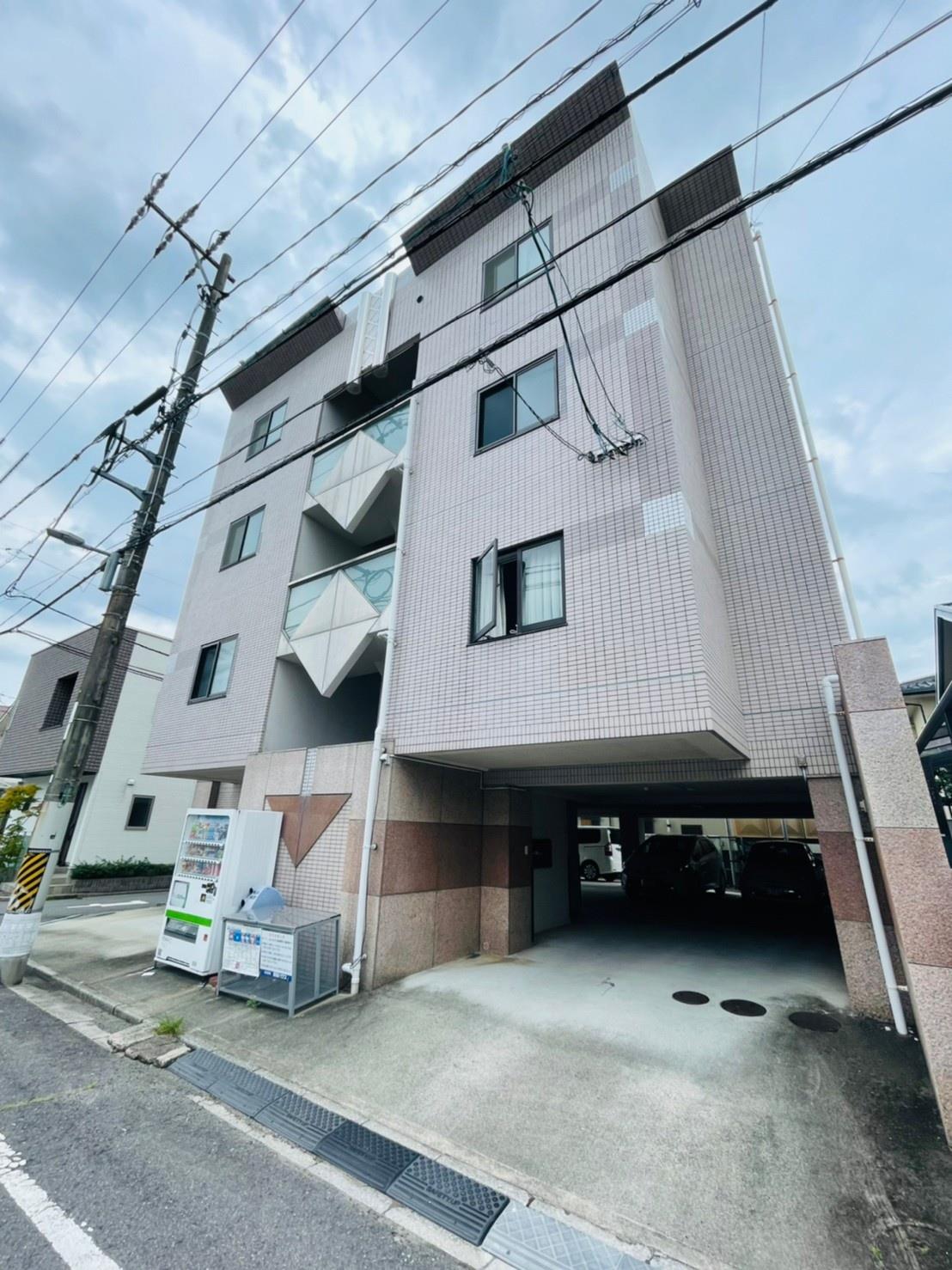 【広島市佐伯区藤垂園のマンションの建物外観】