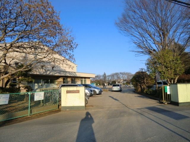 【柏市正連寺のアパートの小学校】