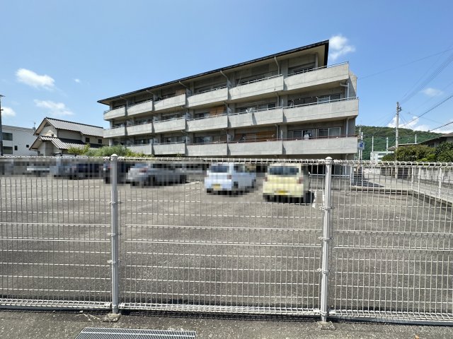 高知市百石町のマンションの建物外観