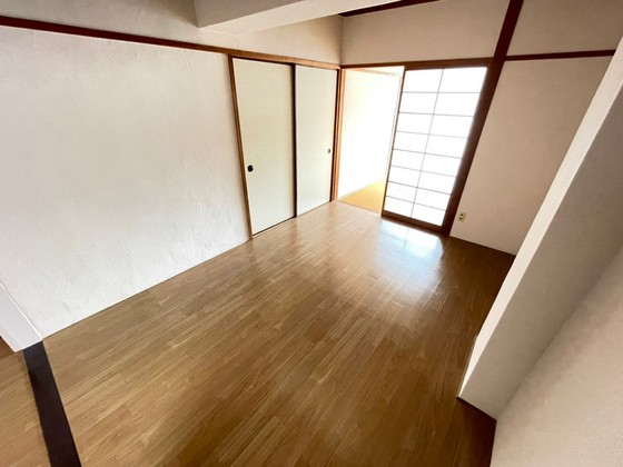 居室・リビング　※別号室の写真です。