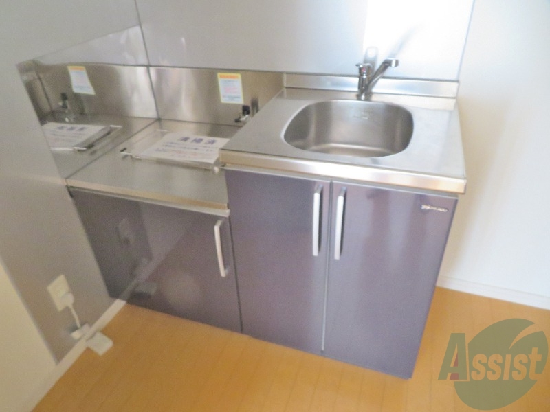 キッチン　キッチンは２口コンロなどが置けるくらい広々しています。