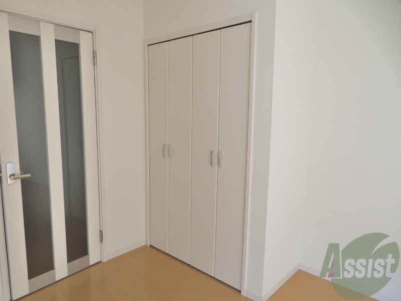 収納　クローゼットはコチラです。荷物などはこちらに収納してください