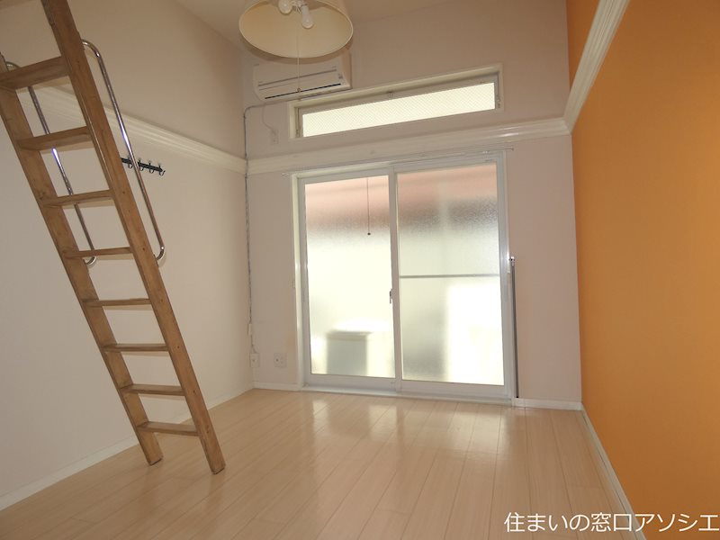 居室・リビング　※社員は同間取り別部屋の写真になります。