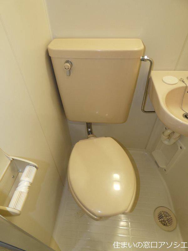 トイレ　※社員は同間取り別部屋の写真になります。