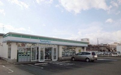 コンビニ　ファミリーマート（コンビニ）まで400m