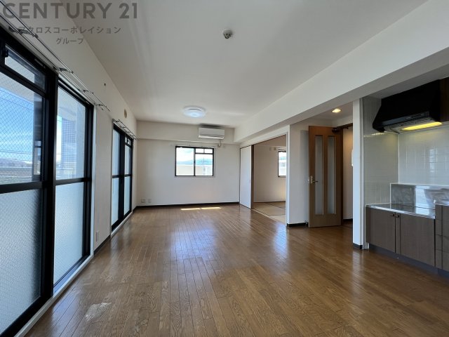 居室・リビング　南向き、2面採光で明るいリビングです！