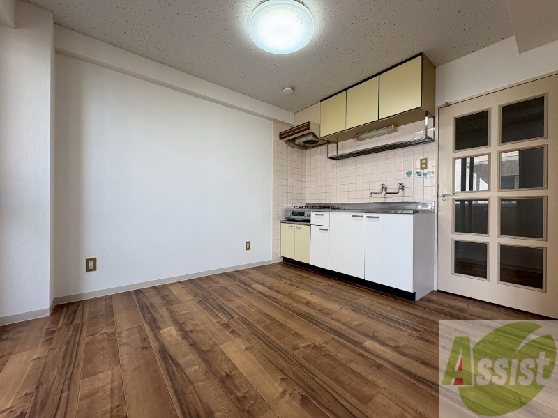 居室・リビング　リビングです。窓が大きくて明るいですね！