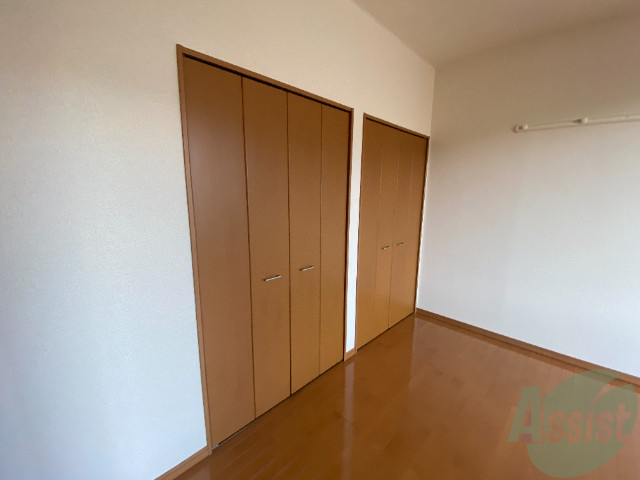 収納　収納はこちらのクローゼットをお使いください。